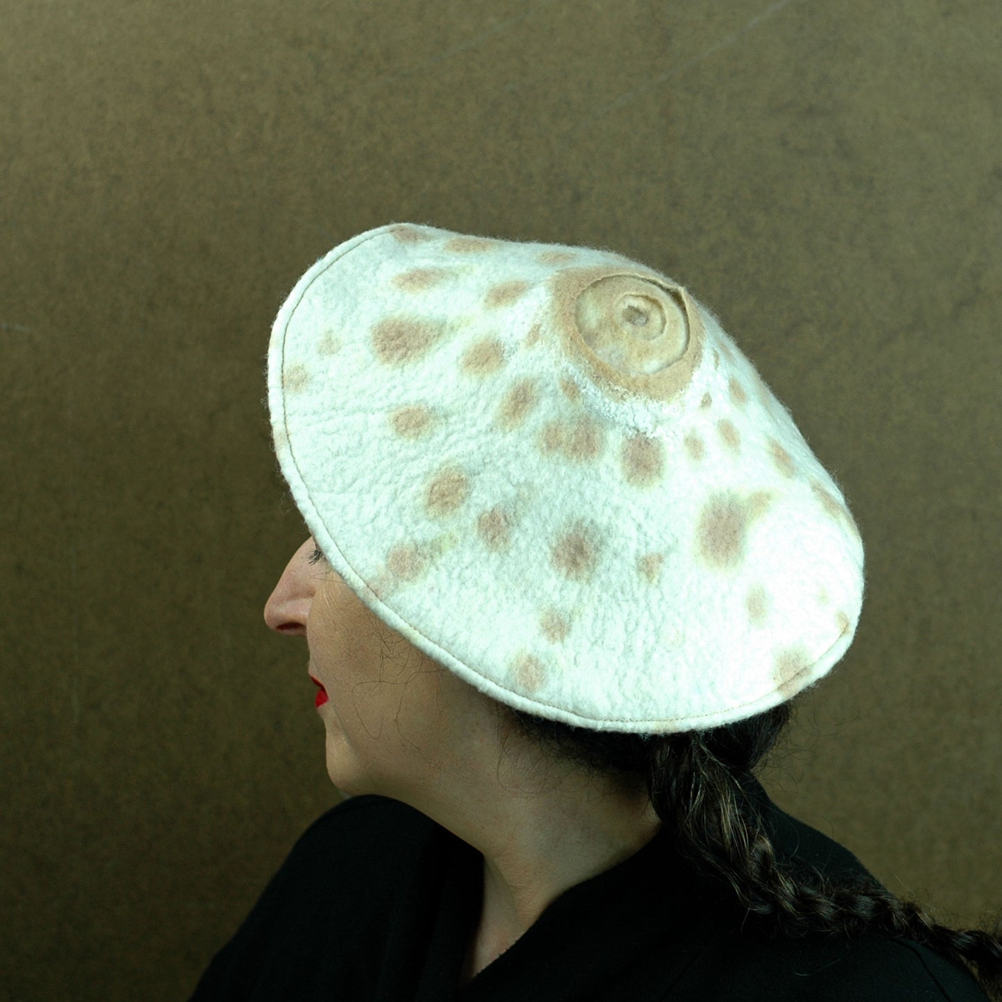 Simple Ivory Cheetah Beret -back view
