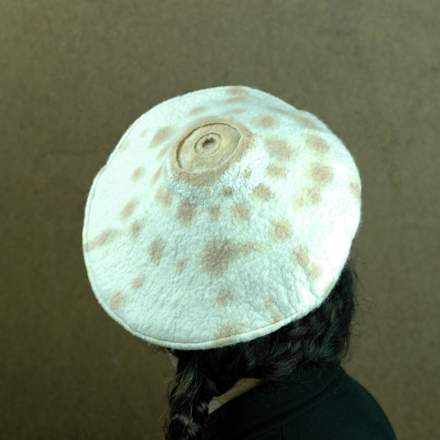 Simple Ivory Cheetah Beret -back view
