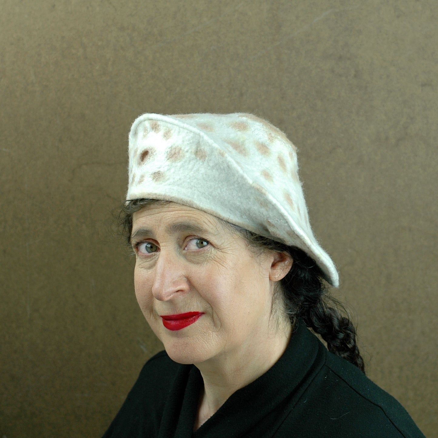 Simple Ivory Cheetah Beret -side view